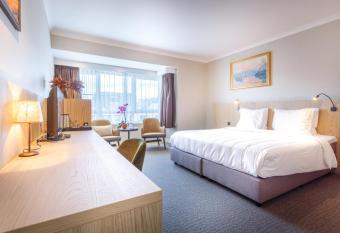 Hotel Carlton has Balcony rooms