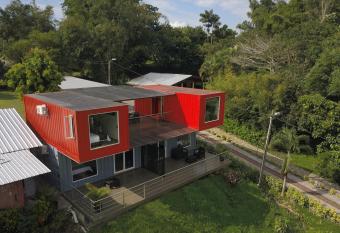 Hoster  a Ojo de Agua has Balcony rooms