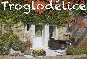 Troglodelice has Balcony rooms