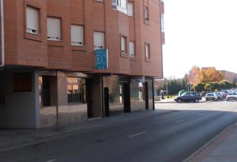 Hostal ** EC Le  n allows 18 year olds to book a room