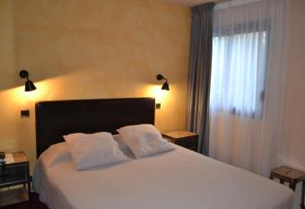 Noemys Gradignan - ex Cit Hotel Le Chalet Lyrique has Balcony rooms