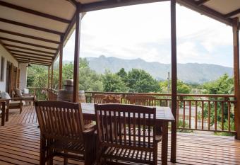 Aan de Bergen has Balcony rooms