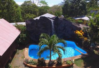 Hotel Cabanas La Teca has Balcony rooms
