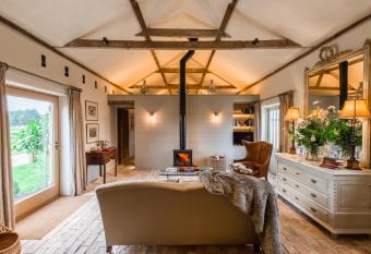 Cambridge Country Cottages allows 18 year olds to book a room