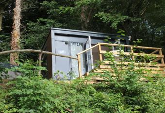 Herons Lake Retreat Lodges has rooms with a private hot tub