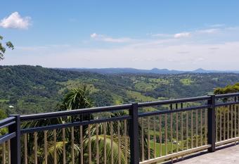 Mayfield on Montville has rooms with a private hot tub