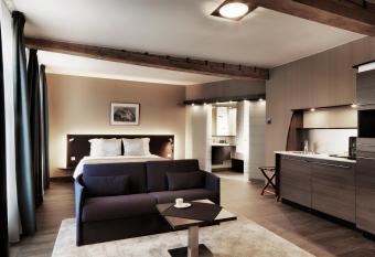 Hotel Harmony has Balcony rooms