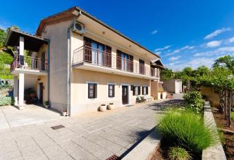 Apartments Ilinka has Balcony rooms