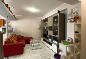 Tyttyhouse has rooms with a private hot tub