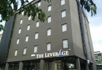 The Leverage Business hotel (Skudai) allows 18 year olds to book a room