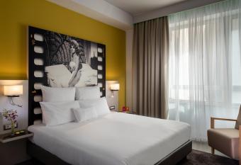 NYX Hotel Milan by Leonardo Hotels has rooms with a private hot tub