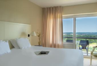 Domaine des Dryades allows 18 year olds to book a room