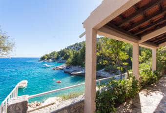 Apartments Marinana has Balcony rooms