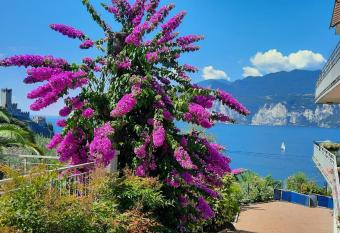 Appartamenti Villa Eden has Balcony rooms