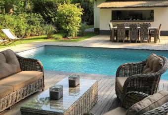 Villa d h  tes Graine de Pin allows 18 year olds to book a room