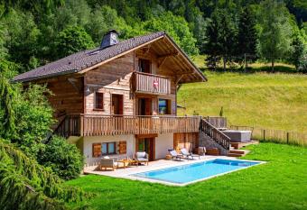 Chalet Bonnevie - OVO Network has Balcony rooms