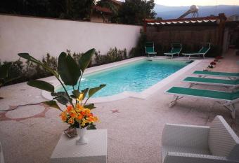 Villa Grazia has rooms with a private hot tub