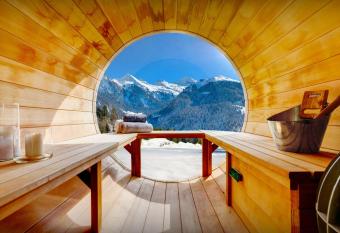 Chalet Manoe - OVO Network has Balcony rooms