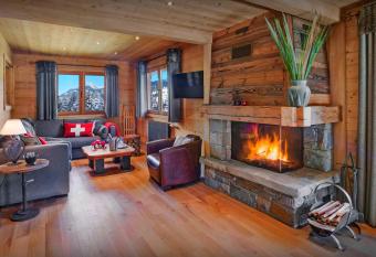 Cristal des Neiges La Clusaz - OVO Network has rooms with a private hot tub