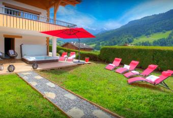 Chalet Alyssum - OVO Network has rooms with a private hot tub