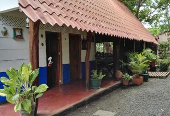 Hostal y Camping Congos has Balcony rooms