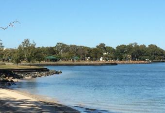 Bribie Waterways Motel has Balcony rooms