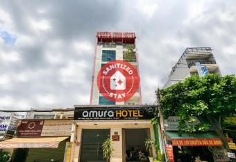 Amura Hotel Qu   n 7 allows 18 year olds to book a room