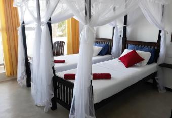 Copacabana Beach Hotel has Balcony rooms