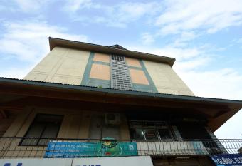 OYO 15190 Select Residency allows 18 year olds to book a room