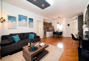 Corner Apartment allows 18 year olds to book a room