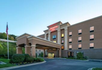 Hampton Inn Huntington University Area has Balcony rooms