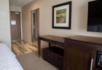 Hampton Inn & Suites Murrieta Temecula allows 18 year olds to book a room