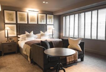 Dakota Leeds has Balcony rooms