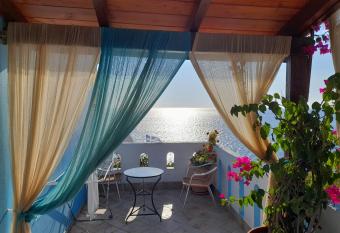 Delfini has Balcony rooms