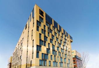 Elite Hotel Academia allows 18 year olds to book a room