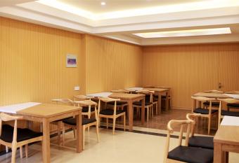 GreenTree Inn GuangDong ZhuHai Airport Jinhai Avenue Business Hotel allows 18 year olds to book a room