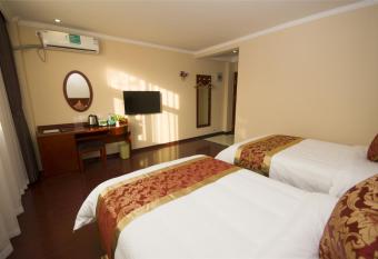 GreenTree Inn Zhejiang Hangzhou Linan Wanma Road Express Hotel allows 18 year olds to book a room
