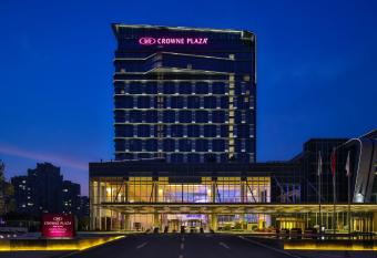 Crowne Plaza Chengdu Wenjiang, an IHG Hotel allows 18 year olds to book a room