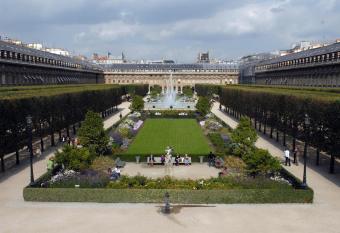 Hotel Windsor allows 18 year olds to book a room