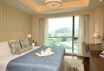 Somerset Software Park Xiamen has rooms with a private hot tub