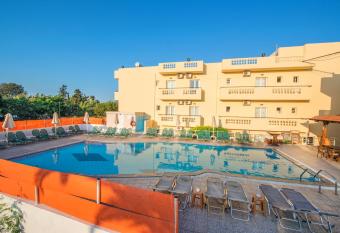 Stonewell Studios has Balcony rooms