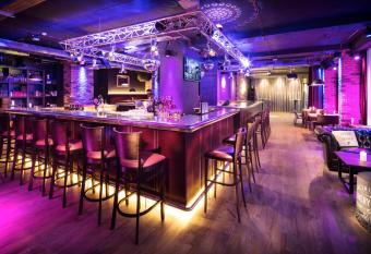 Pentahotel Brussels Airport allows 18 year olds to book a room