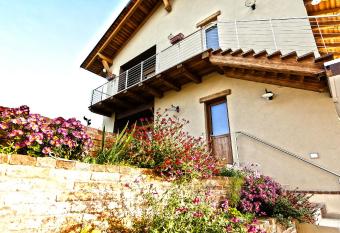 La Casa Di Kiki allows 18 year olds to book a room