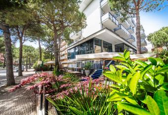 Renzo Hotel has Balcony rooms