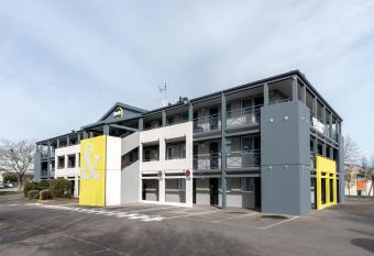 B&B HOTEL Nantes Parc Expos La Chapelle allows 18 year olds to book a room
