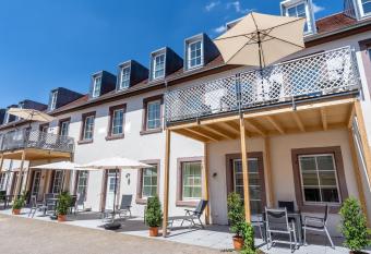 Parkside Boutique Appartements has Balcony rooms