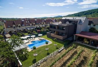 Weinlodge Siedler allows 18 year olds to book a room