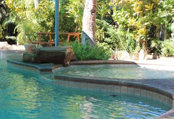 Roey Backpackers and Party Bar has Balcony rooms