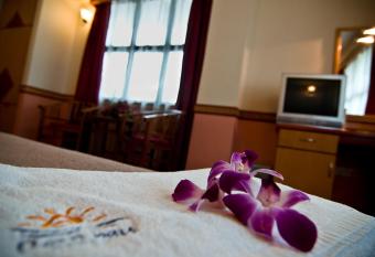 Flora Place Hotel has Smoking rooms