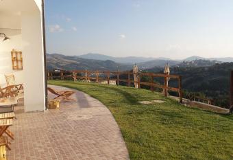 Country B&B Piani del Mattino allows 18 year olds to book a room